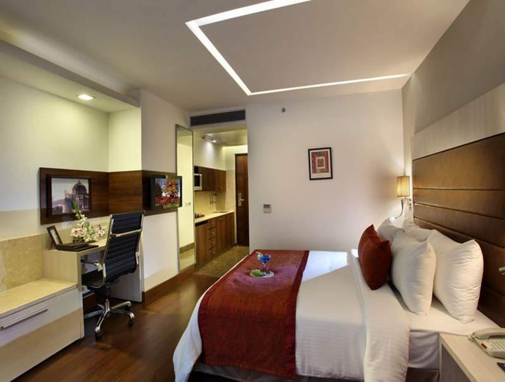 Mahagun Sarovar Portico Suites Газиабад Экстерьер фото