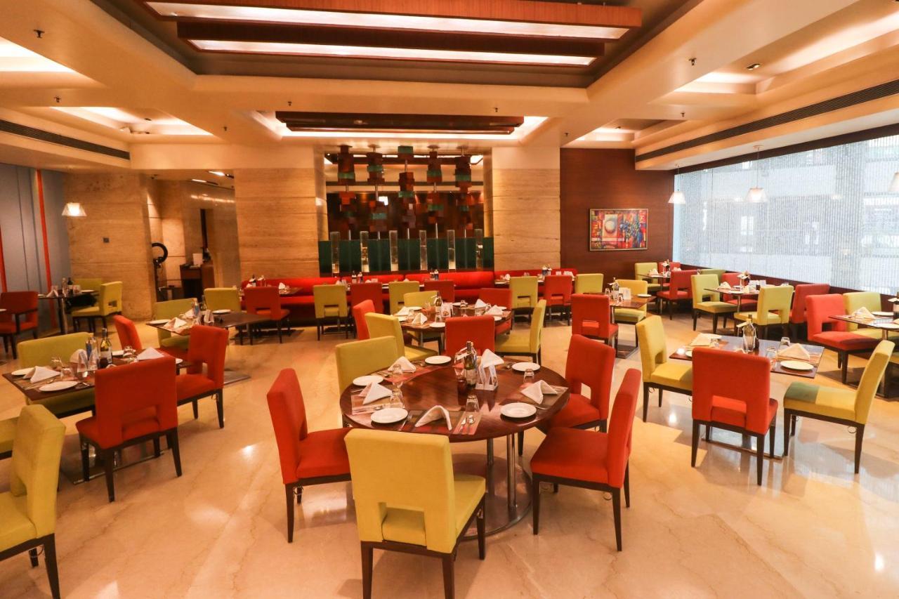 Mahagun Sarovar Portico Suites Газиабад Экстерьер фото