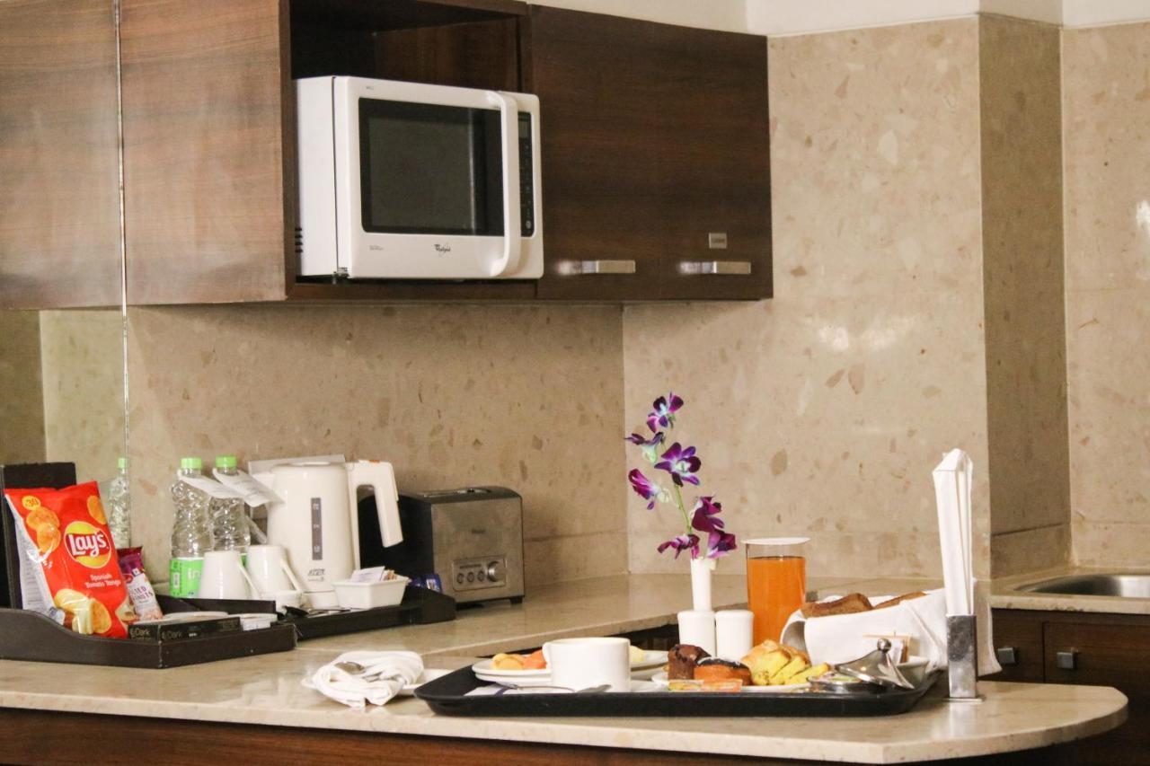Mahagun Sarovar Portico Suites Газиабад Экстерьер фото