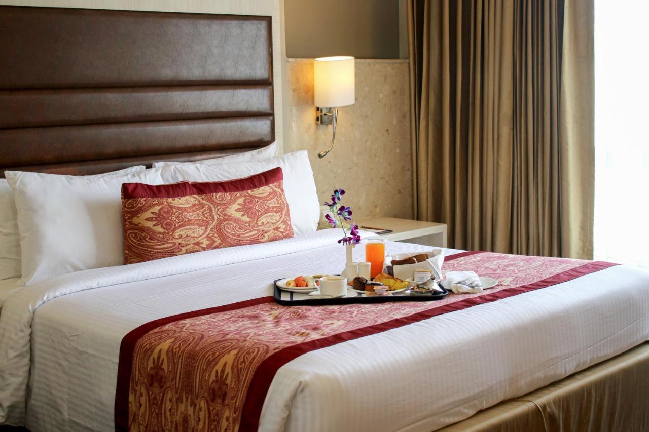Mahagun Sarovar Portico Suites Газиабад Экстерьер фото