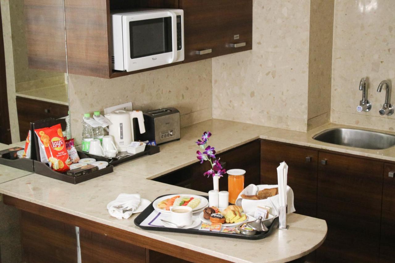 Mahagun Sarovar Portico Suites Газиабад Экстерьер фото
