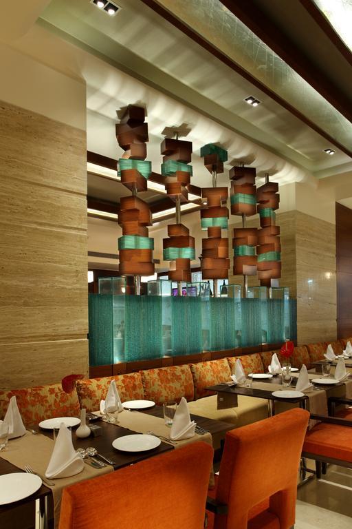 Mahagun Sarovar Portico Suites Газиабад Экстерьер фото