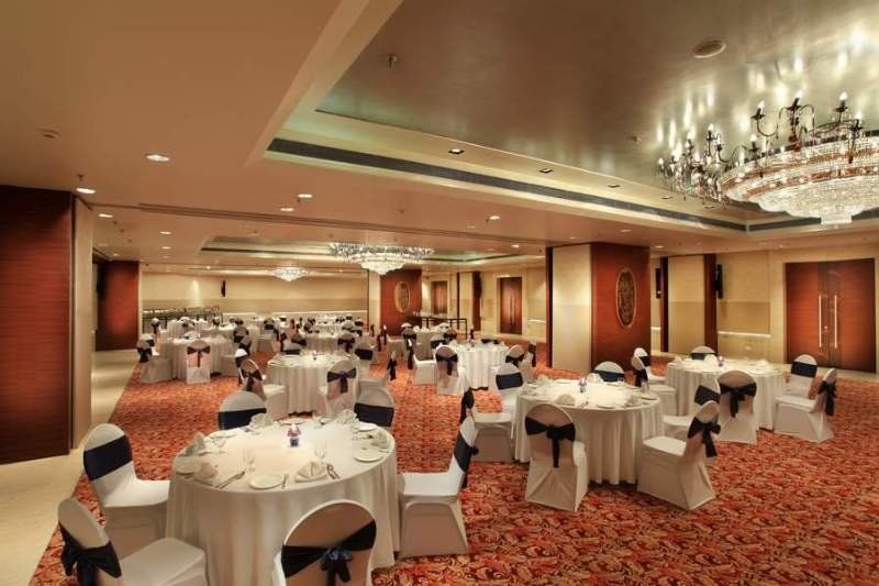 Mahagun Sarovar Portico Suites Газиабад Экстерьер фото