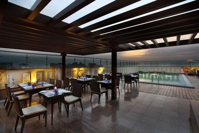 Mahagun Sarovar Portico Suites Газиабад Экстерьер фото