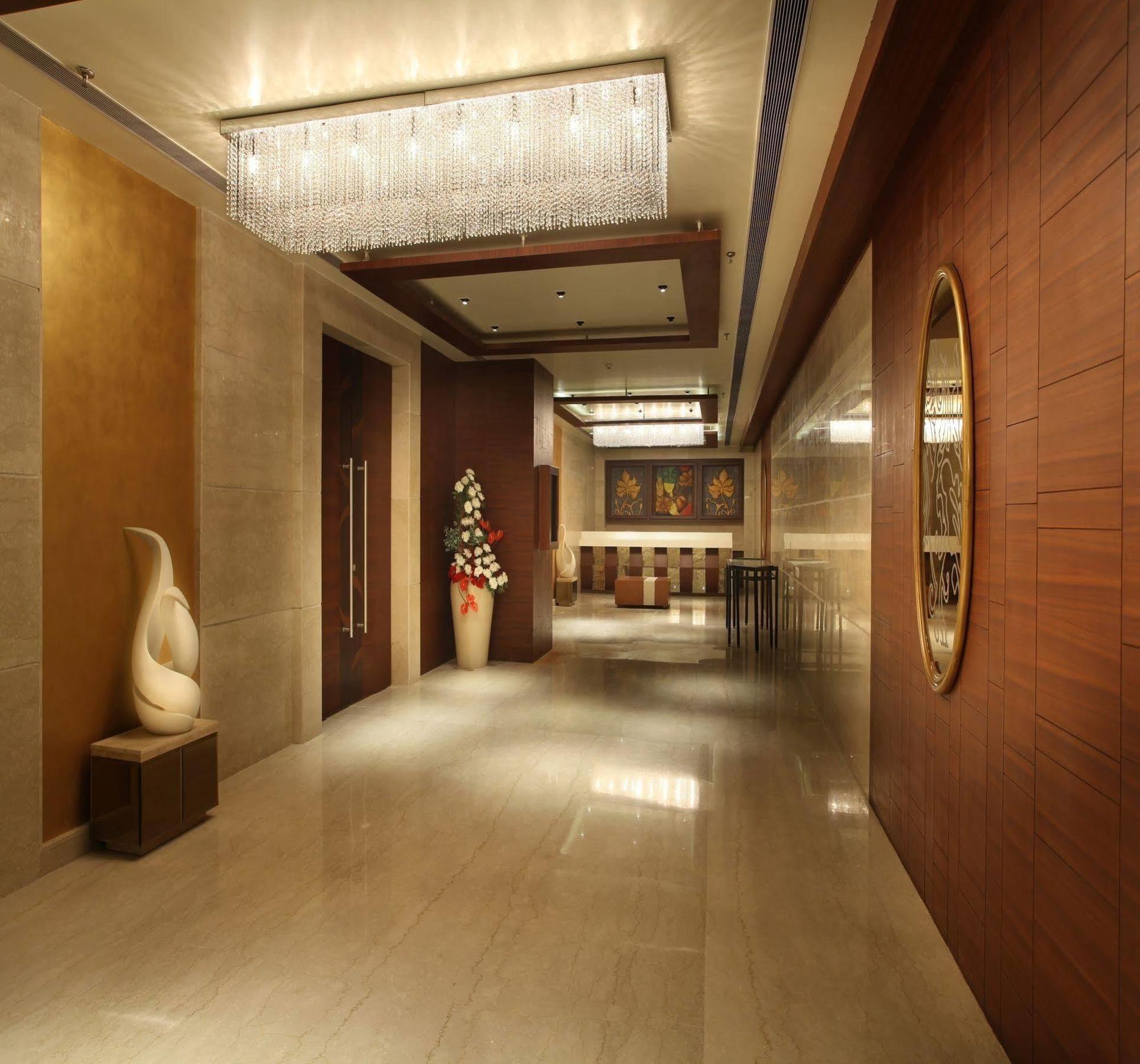 Mahagun Sarovar Portico Suites Газиабад Экстерьер фото