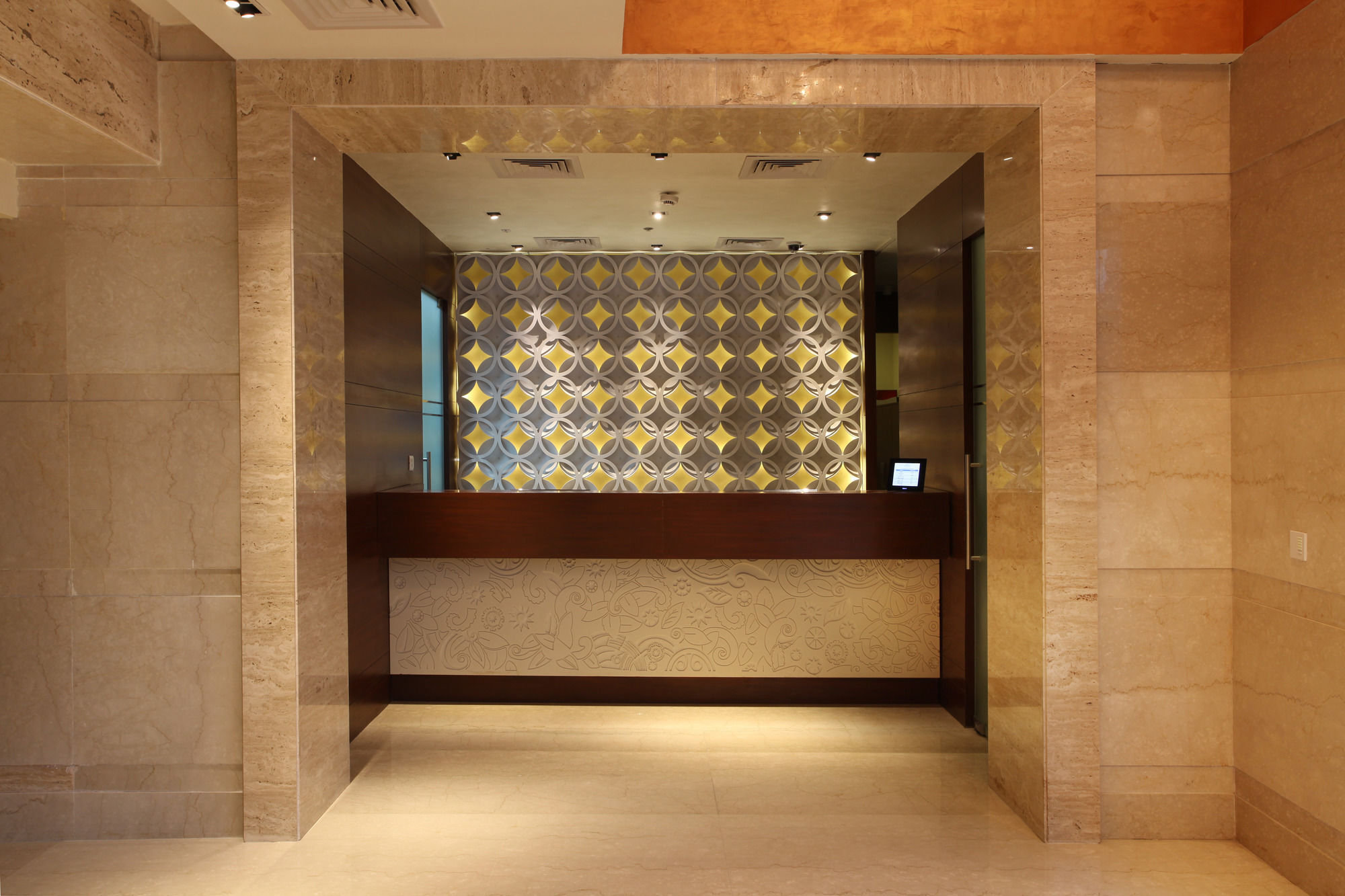 Mahagun Sarovar Portico Suites Газиабад Экстерьер фото